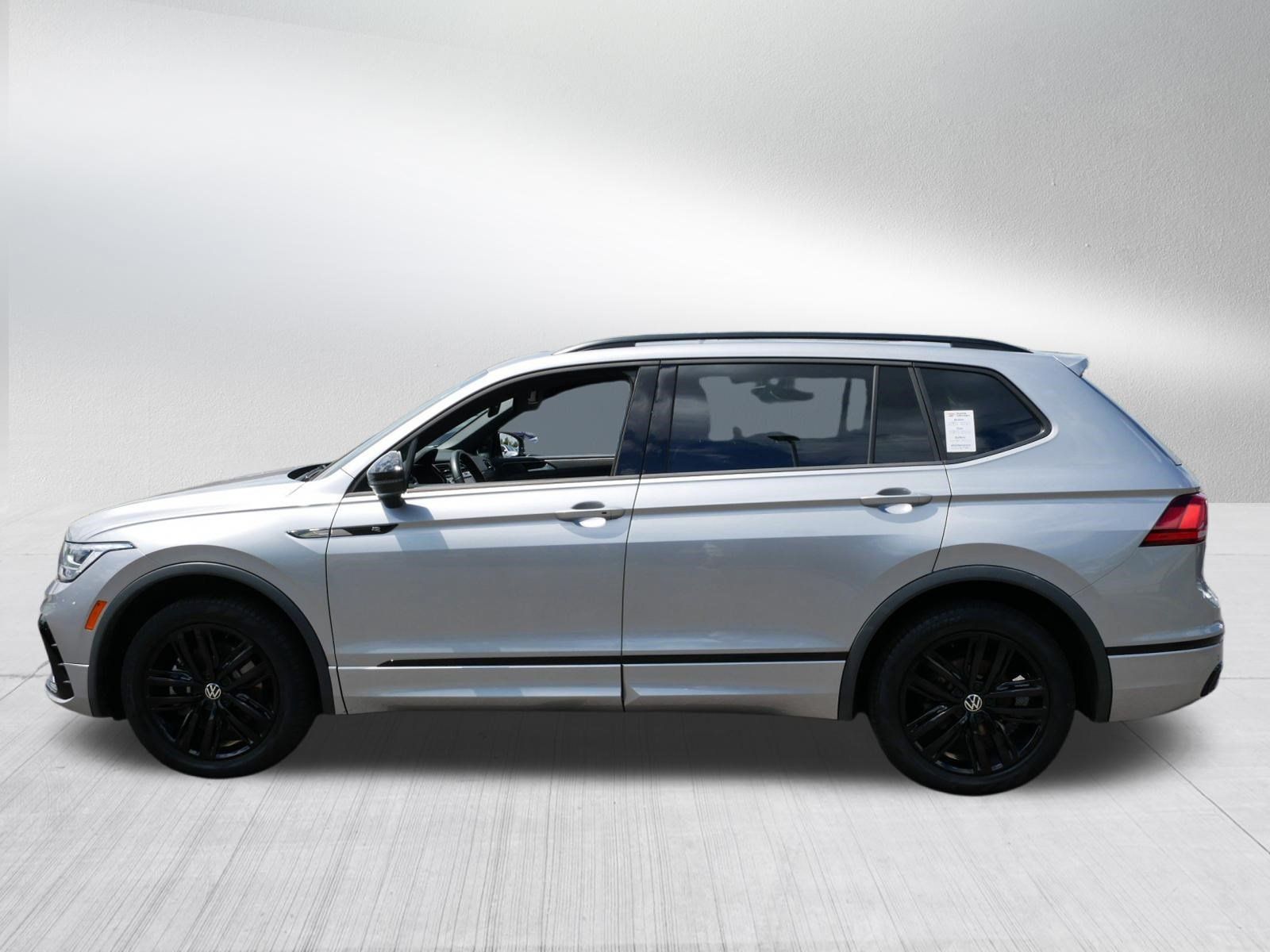 Certified 2022 Volkswagen Tiguan SE R-Line AWD/4WD image 5