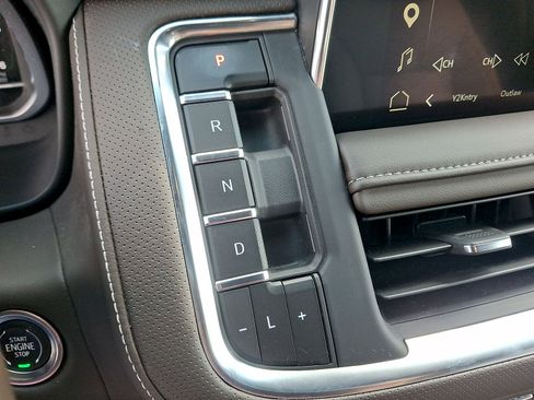 Used 2023 GMC Yukon XL SLT w/ SLT Luxury Package AWD/4WD image 12