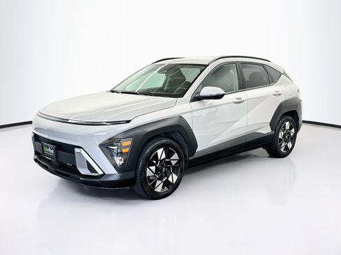 Used 2025 Hyundai Kona SEL FWD image 3