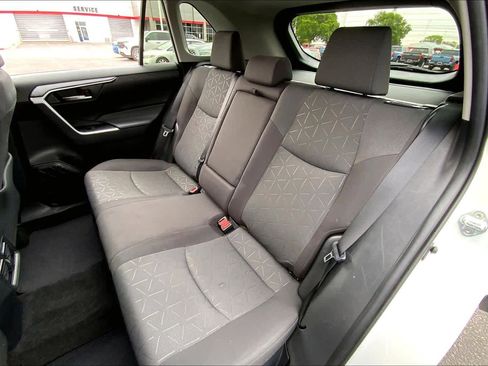 Used 2021 Toyota RAV4 XLE w/ Convenience Package image 21