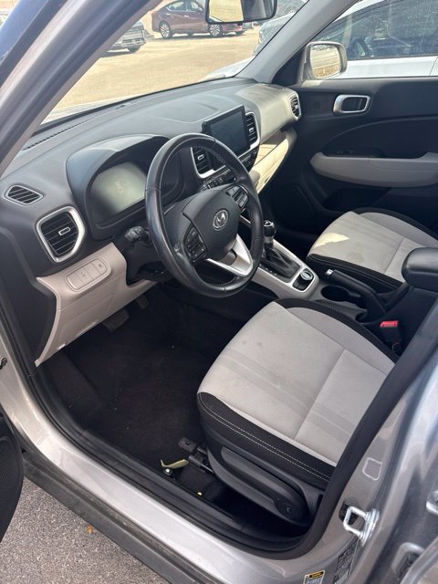 Used 2025 Hyundai Venue SEL FWD image 5