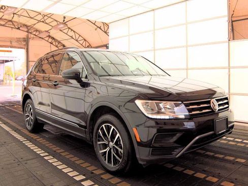 Used 2021 Volkswagen Tiguan SE w/ Panoramic Sunroof Package AWD/4WD image 3