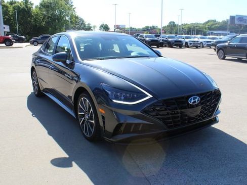 Used 2022 Hyundai Sonata Limited w/ Cargo Package FWD image 6