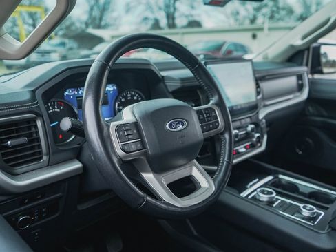 Used 2023 Ford Expedition Max XLT image 6