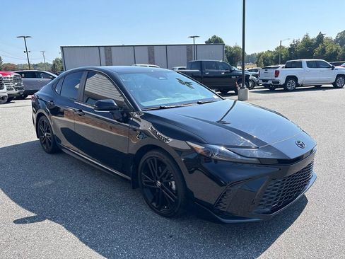 Used 2026 Toyota Camry Hybrid FWD image 11