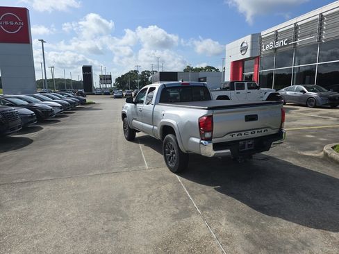 Used 2023 Toyota Tacoma SR5 w/ SR5 Appearance Package RWD image 4