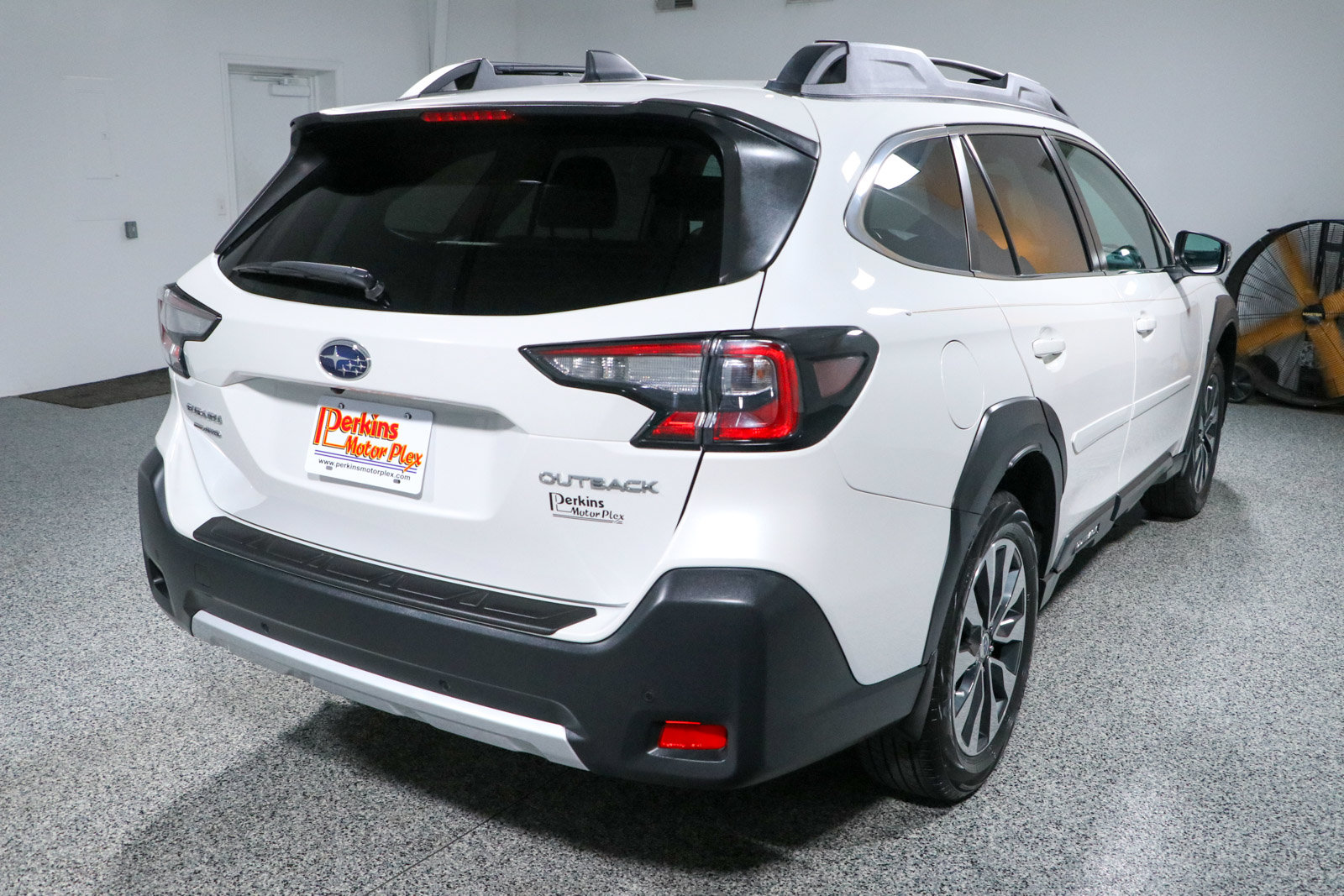 Used 2023 Subaru Outback Limited AWD/4WD image 7