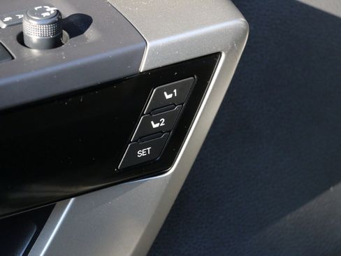 Used 2023 Toyota Sequoia Limited image 17