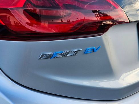 Used 2020 Chevrolet Bolt Premier w/ Infotainment Package FWD image 10