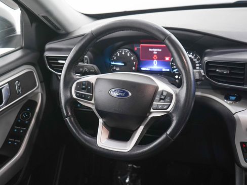 Used 2022 Ford Explorer XLT w/ XLT Sport Appearance Package AWD/4WD image 14