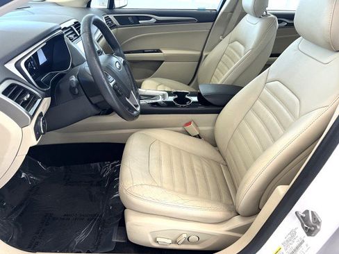 Used 2015 Ford Fusion SE w/ Equipment Group 202A FWD image 9