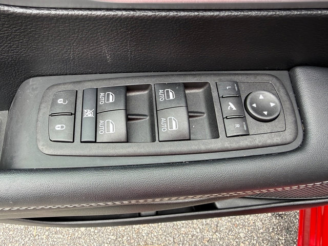 Used 2025 Chrysler Pacifica Limited FWD image 13