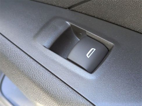 New 2026 Chevrolet Trax LT w/ Sunroof Package image 31