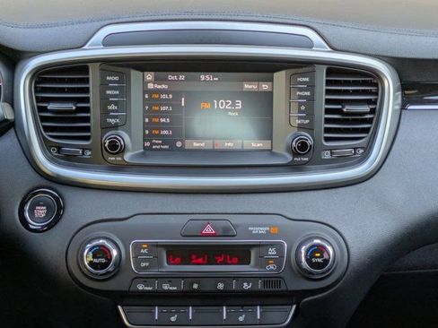 Used 2019 Kia Sorento EX image 16