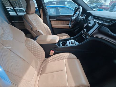 Used 2023 Jeep Grand Cherokee Summit w/ Advanced Protech Group IV image 9