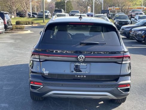 Certified 2025 Volkswagen Taos SE w/ Black Wheel Package FWD image 6