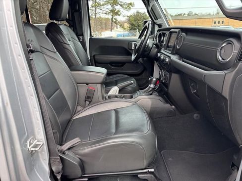 Used 2022 Jeep Wrangler Unlimited Sahara image 12