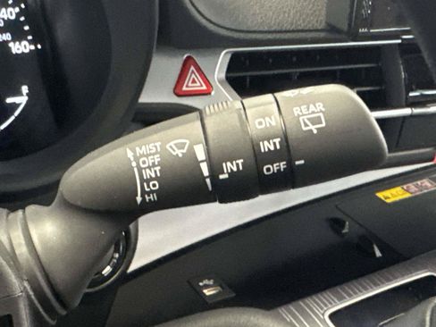Used 2026 Toyota Sienna LE FWD image 23