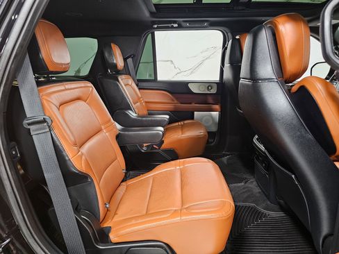 Used 2021 Lincoln Navigator Reserve AWD/4WD image 5