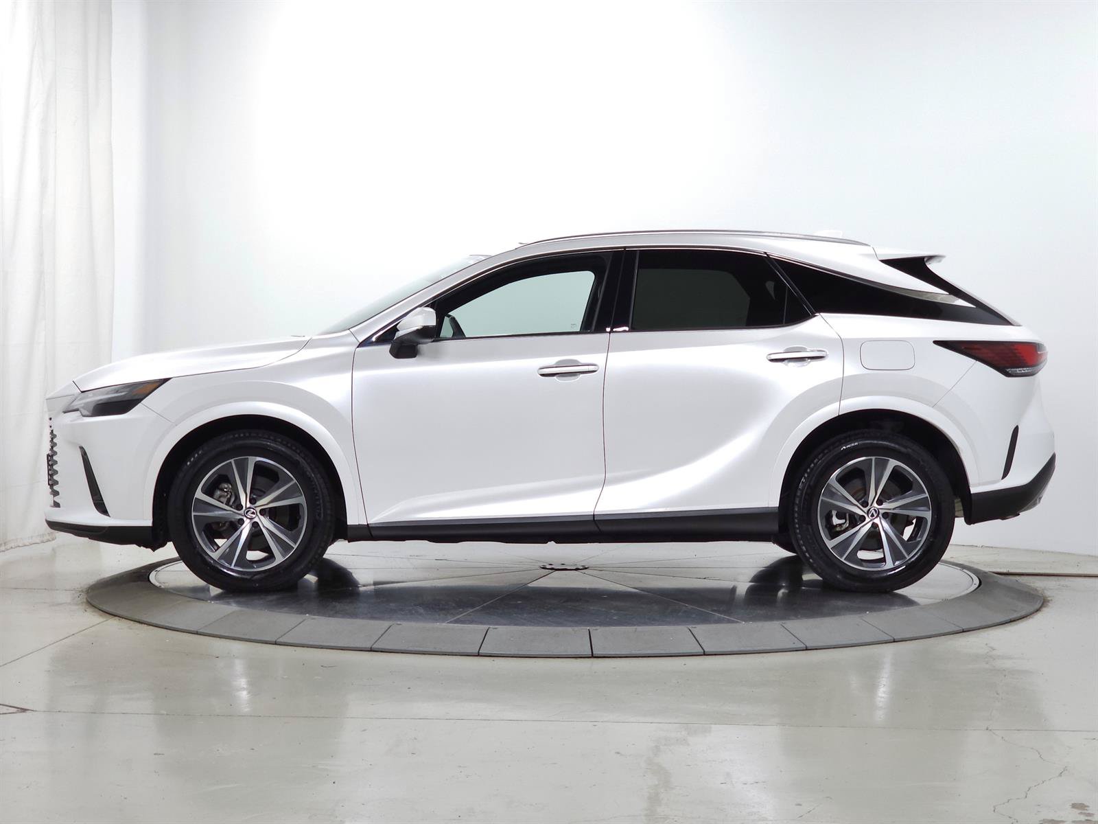 Certified 2023 Lexus RX 350 Premium w/ Cold Area Package AWD/4WD image 5
