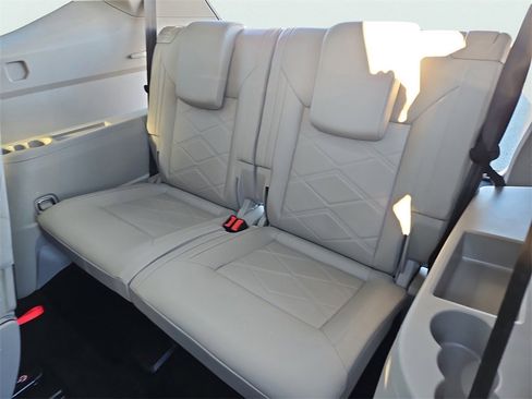 Certified 2025 Volkswagen Atlas SE image 35