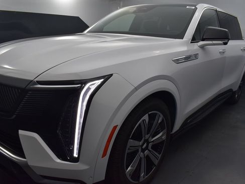 Used 2025 Cadillac Escalade IQ Luxury 2 AWD/4WD image 37