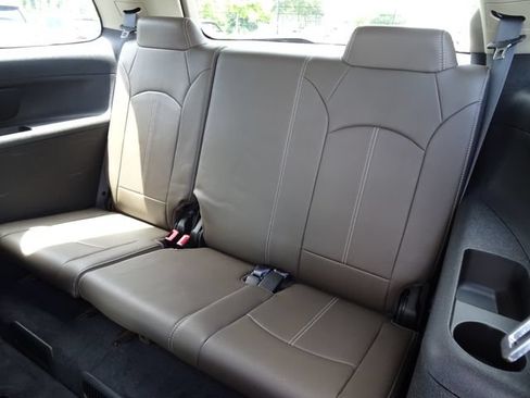 Used 2015 GMC Acadia SLT w/ Open Road Package FWD image 16