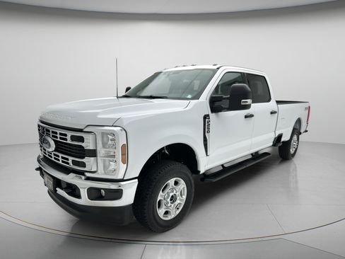 New 2026 Ford F250 XLT w/ FX4 Off-Road Package AWD/4WD image 2