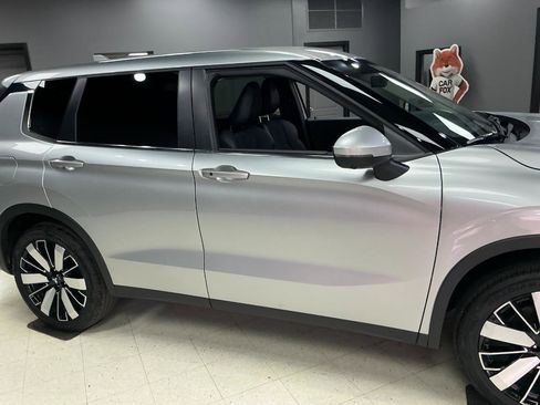 Used 2025 Mitsubishi Outlander AWD image 31
