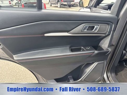 Used 2025 Ford Explorer ST-Line AWD/4WD image 18