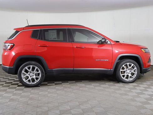 Used 2023 Jeep Compass Latitude AWD/4WD image 16