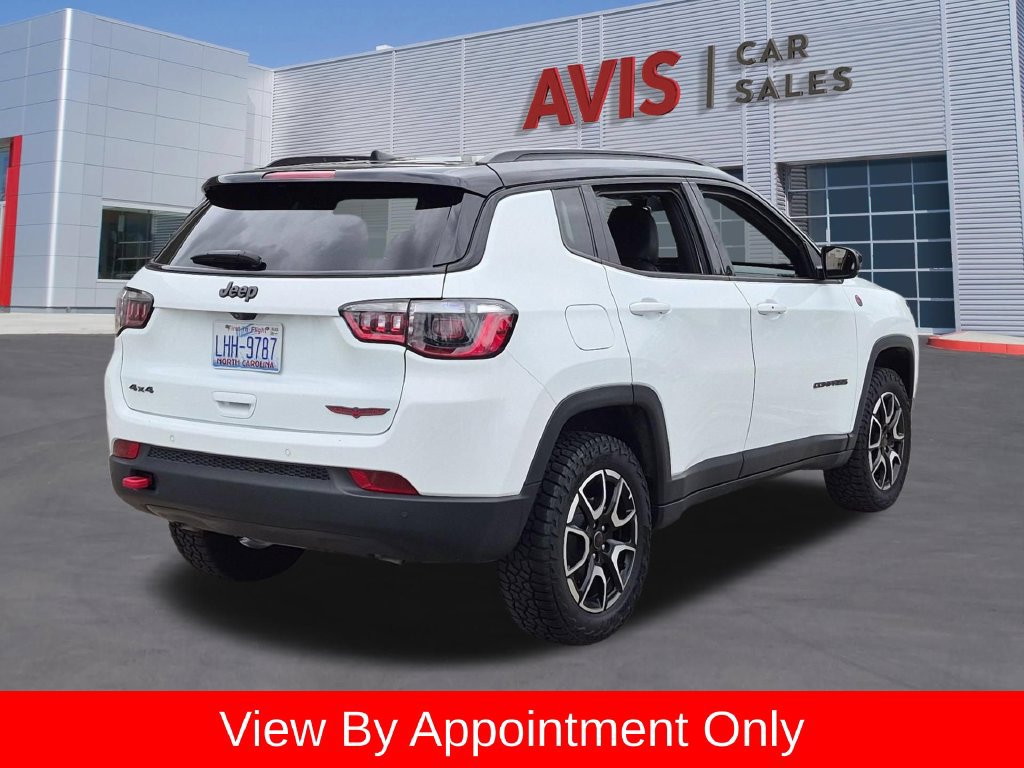 Used 2025 Jeep Compass Trailhawk AWD/4WD image 6