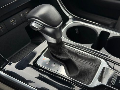 Used 2024 Kia Carnival EX image 20