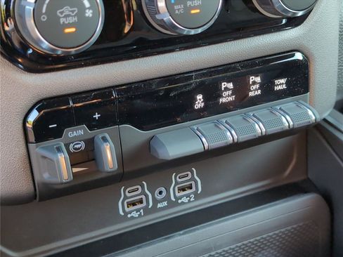 New 2026 RAM 1500 Big Horn AWD/4WD image 17