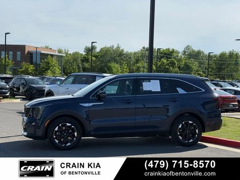 Used 2024 Kia Sorento S w/ Panoramic Sunroof Package FWD image 4