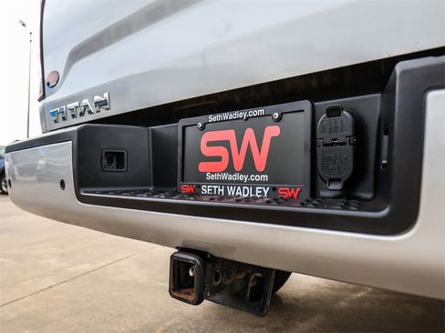 Used 2020 Nissan Titan SL w/ Moonroof Package image 13