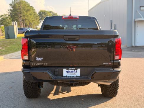 Used 2026 Chevrolet Colorado ZR2 w/ Technology Package AWD/4WD image 11