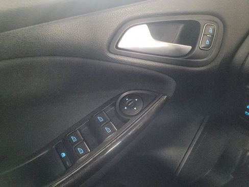 Used 2018 Ford Focus Titanium w/ Titanium Technology Package image 27