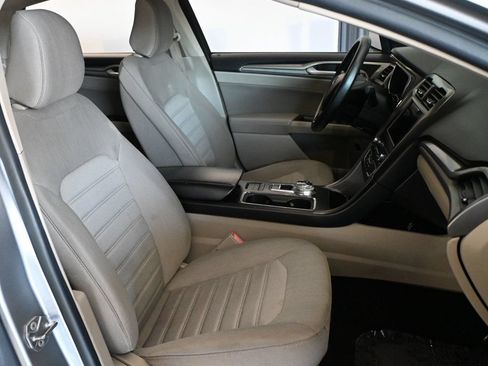 Used 2020 Ford Fusion SE FWD image 18