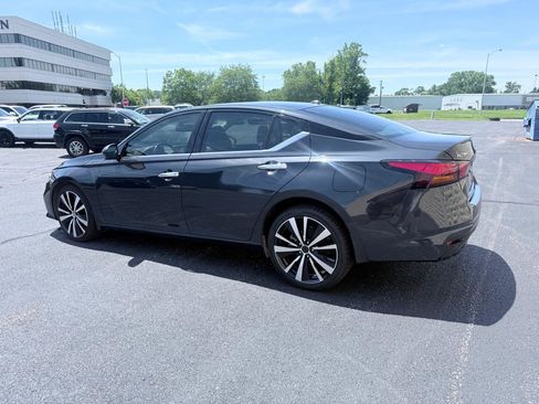 Used 2022 Nissan Altima 2.5 Platinum AWD/4WD image 3