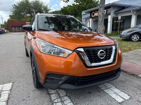 Used 2019 Nissan Kicks SV FWD image 2