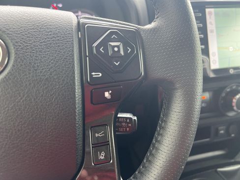 Used 2020 Toyota 4Runner TRD Off-Road Premium AWD/4WD image 29
