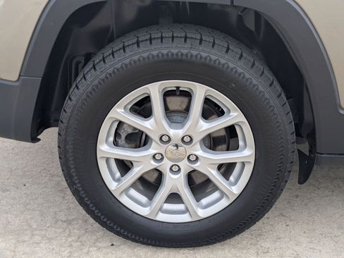 Used 2016 Jeep Cherokee Sport w/ Cold Weather Group image 11