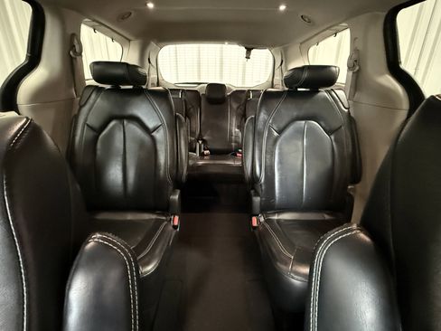Used 2022 Chrysler Pacifica Touring-L FWD image 20