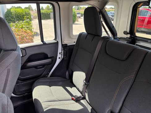 Used 2025 Jeep Wrangler Unlimited Sahara AWD/4WD image 39