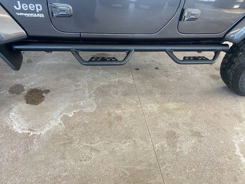 Used 2018 Jeep Wrangler Unlimited Sahara image 29