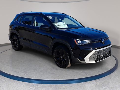 New 2026 Volkswagen Taos SE FWD image 3