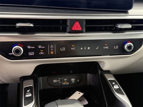 New 2026 Kia Sorento S w/ S Panoramic Sunroof Package image 24