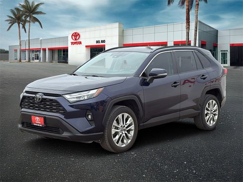 Used 2023 Toyota RAV4 XLE Premium image 6