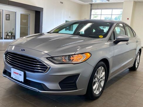 Certified 2020 Ford Fusion SE image 4